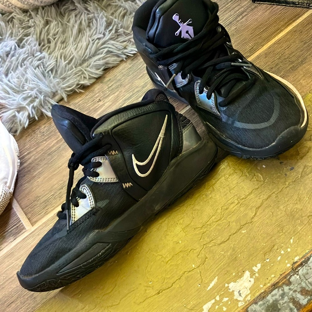 Nike Kyrie Infinity Black metallic Silver 4.5Y